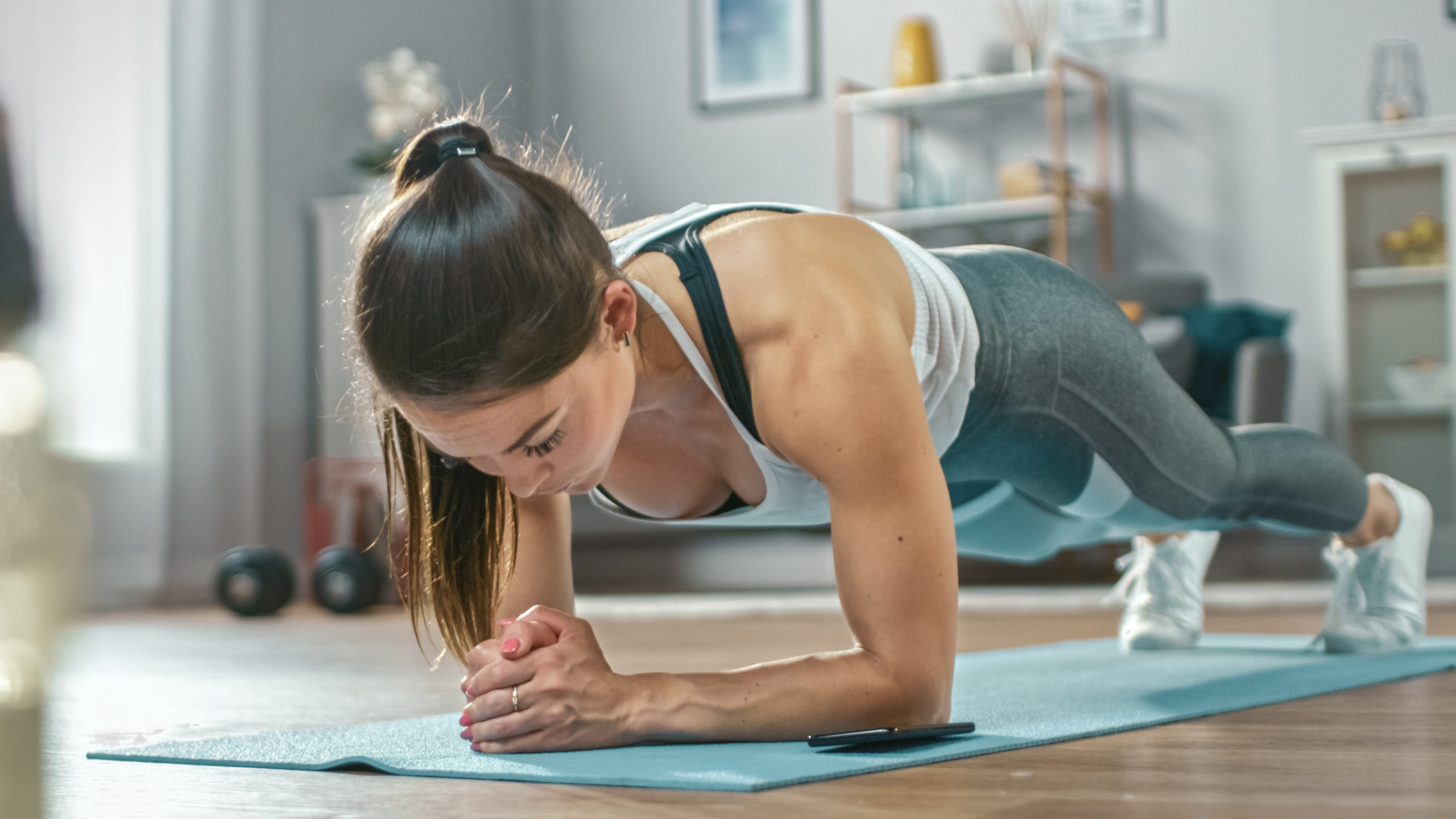 You can do this 10-minute core workout while barely moving — here's how