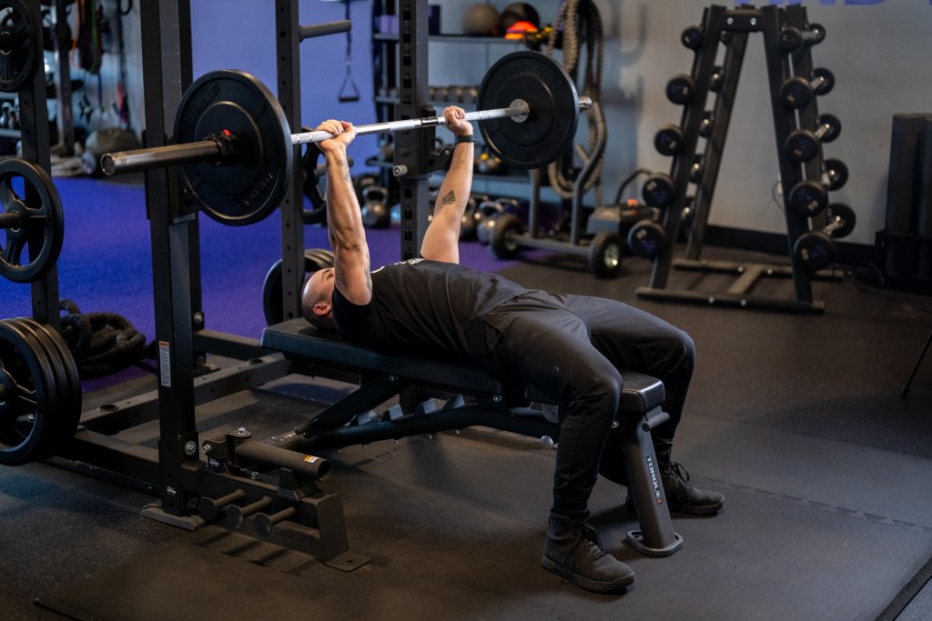 Mastering Bench Press Form: 6 Tips to Blast Fat and Build Muscle ...